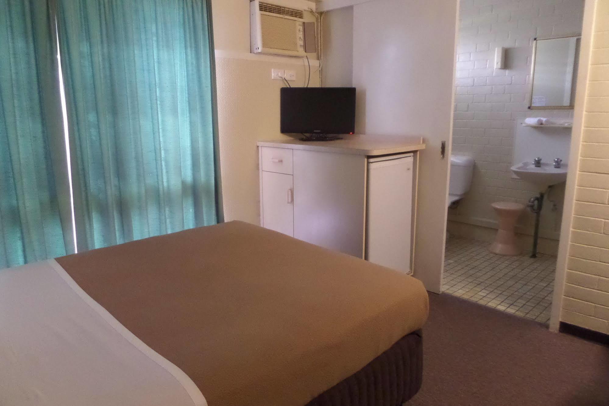 Moondarra Motel Innisfail Buitenkant foto