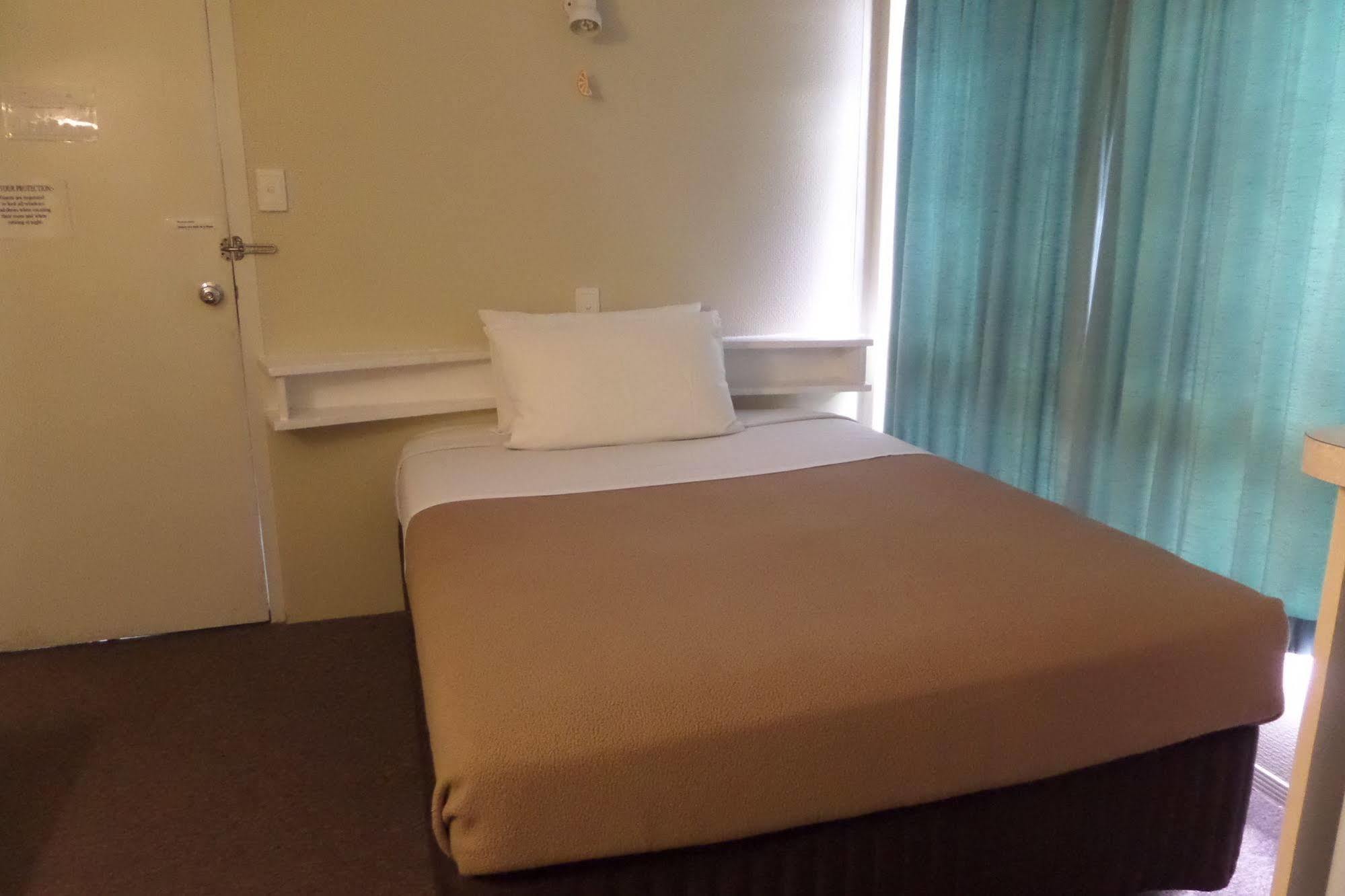 Moondarra Motel Innisfail Buitenkant foto